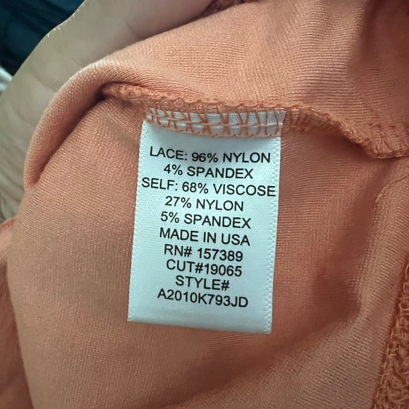 Floral Lace Peach Crop Tank - Picture 4 of 4